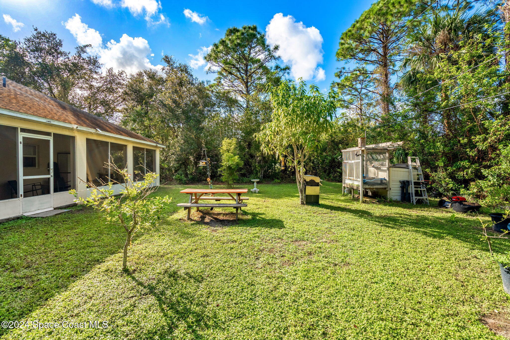 697 Waterside Road SE