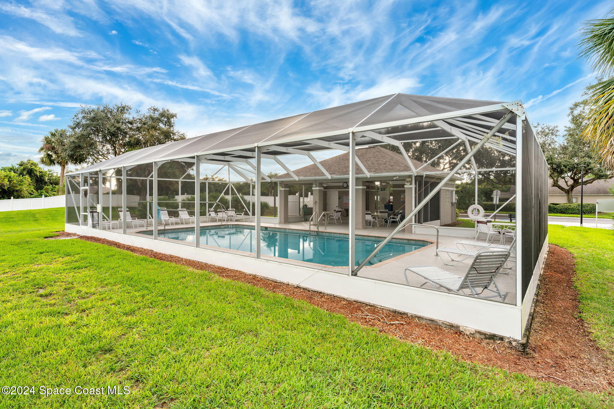 2122 Spring Creek Circle NE