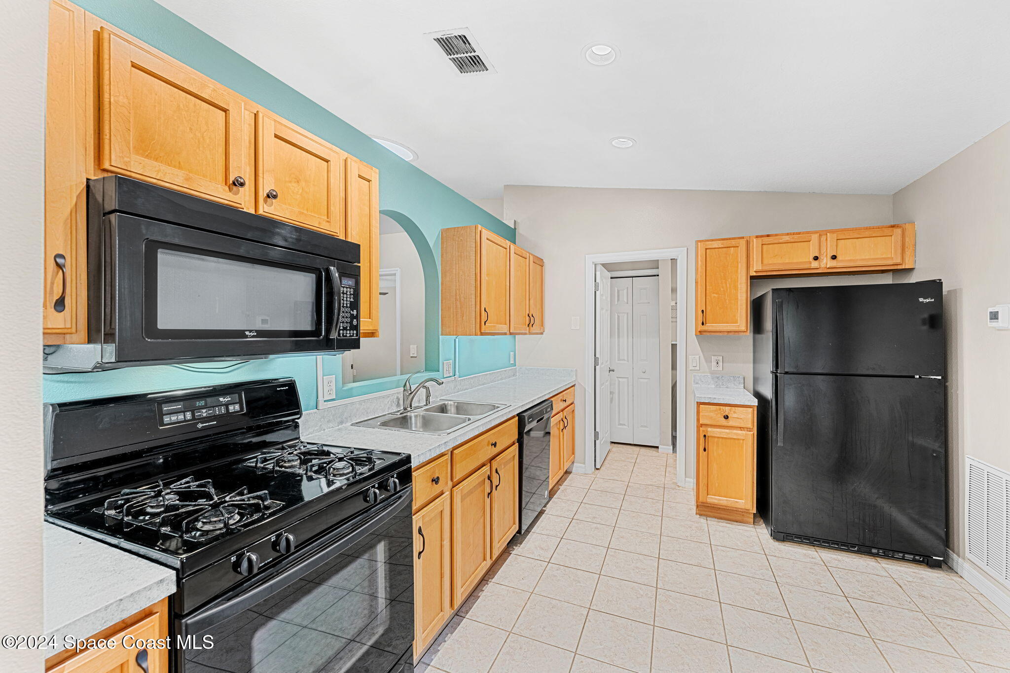 2122 Spring Creek Circle NE
