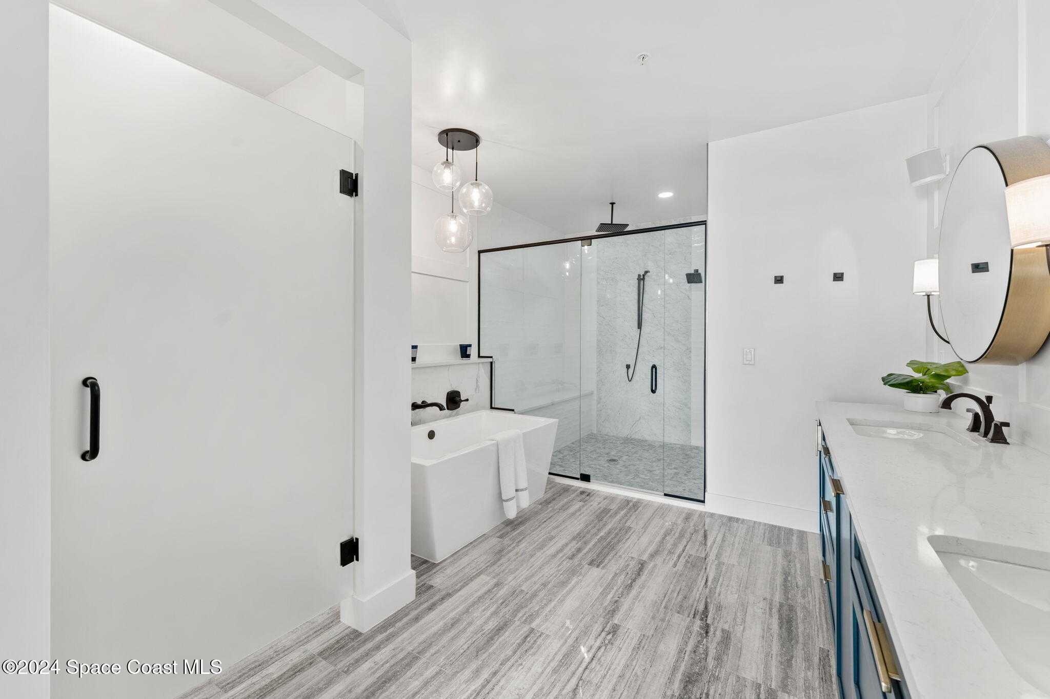 205 Strand Drive, 402