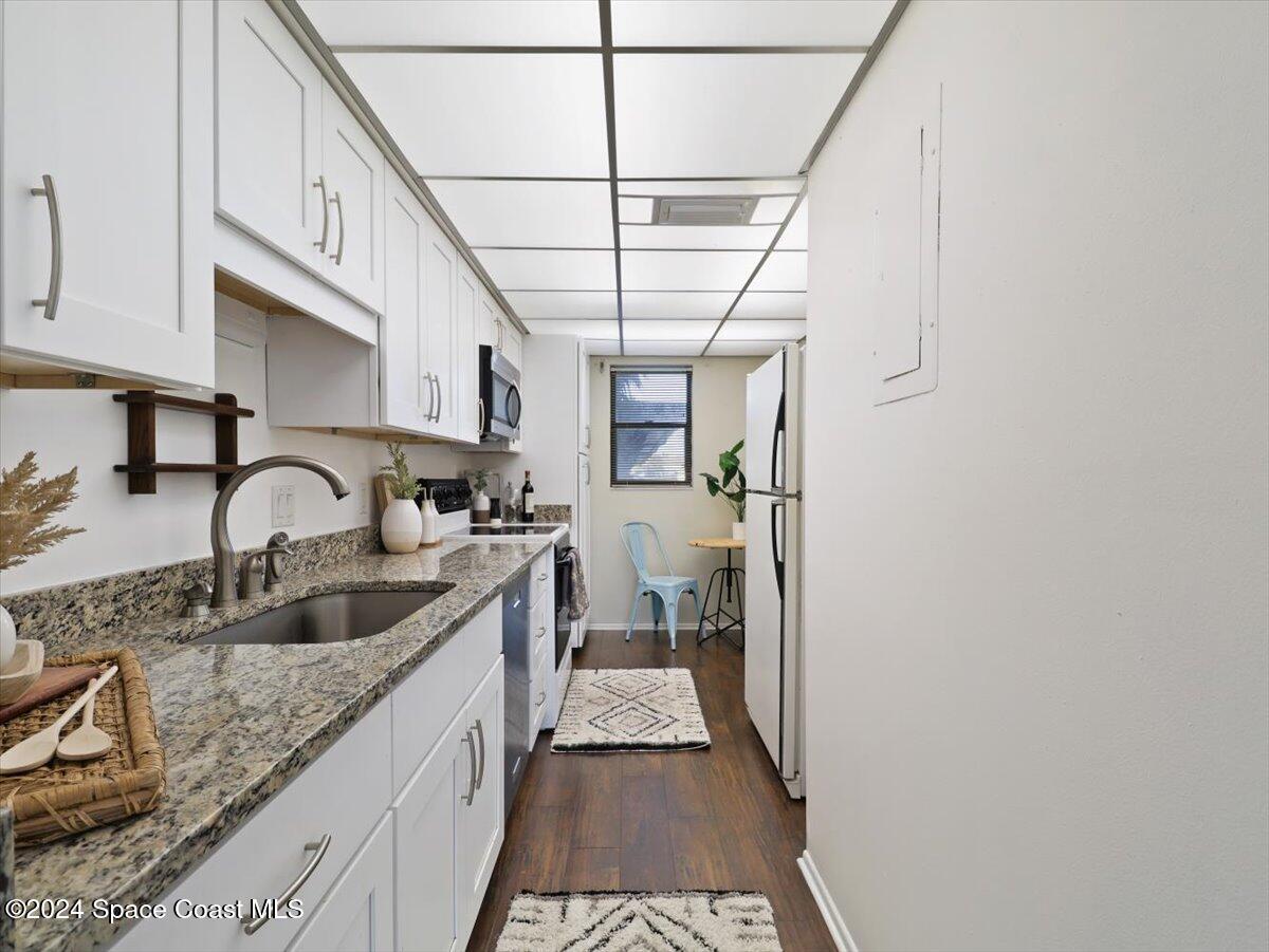 520 Palm Springs Boulevard, 103