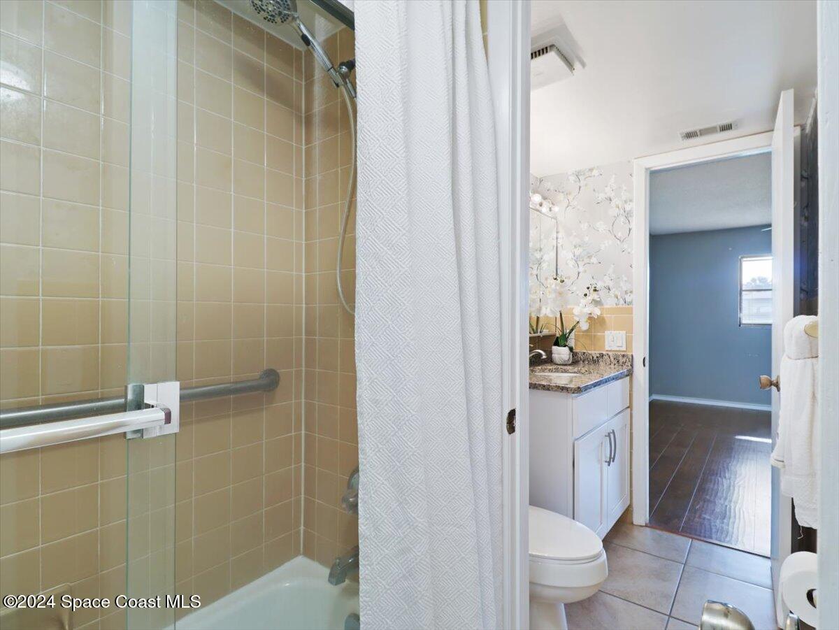 520 Palm Springs Boulevard, 103