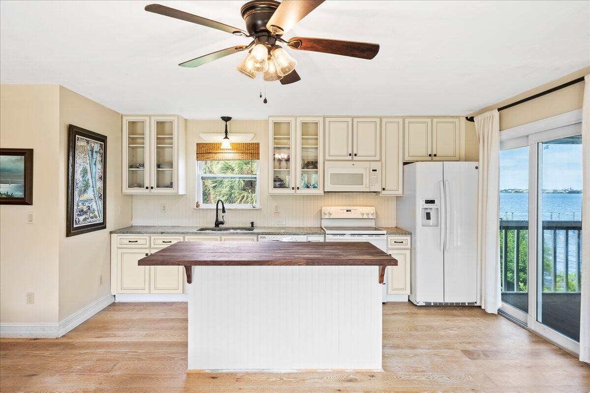 10060 S Tropical Trail