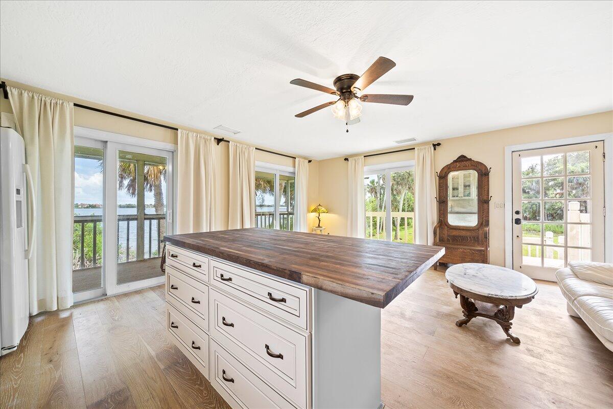 10060 S Tropical Trail