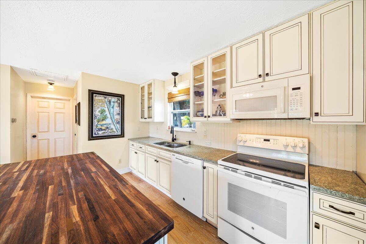 10060 S Tropical Trail