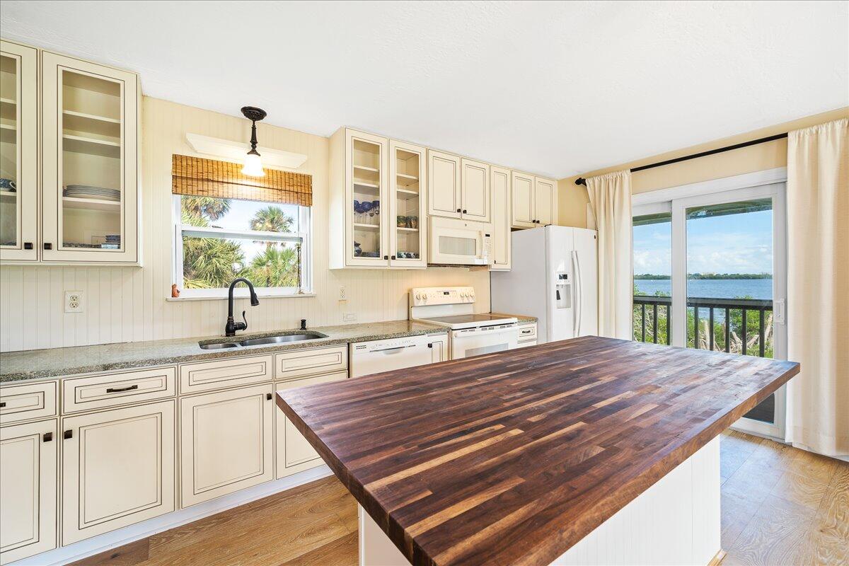 10060 S Tropical Trail