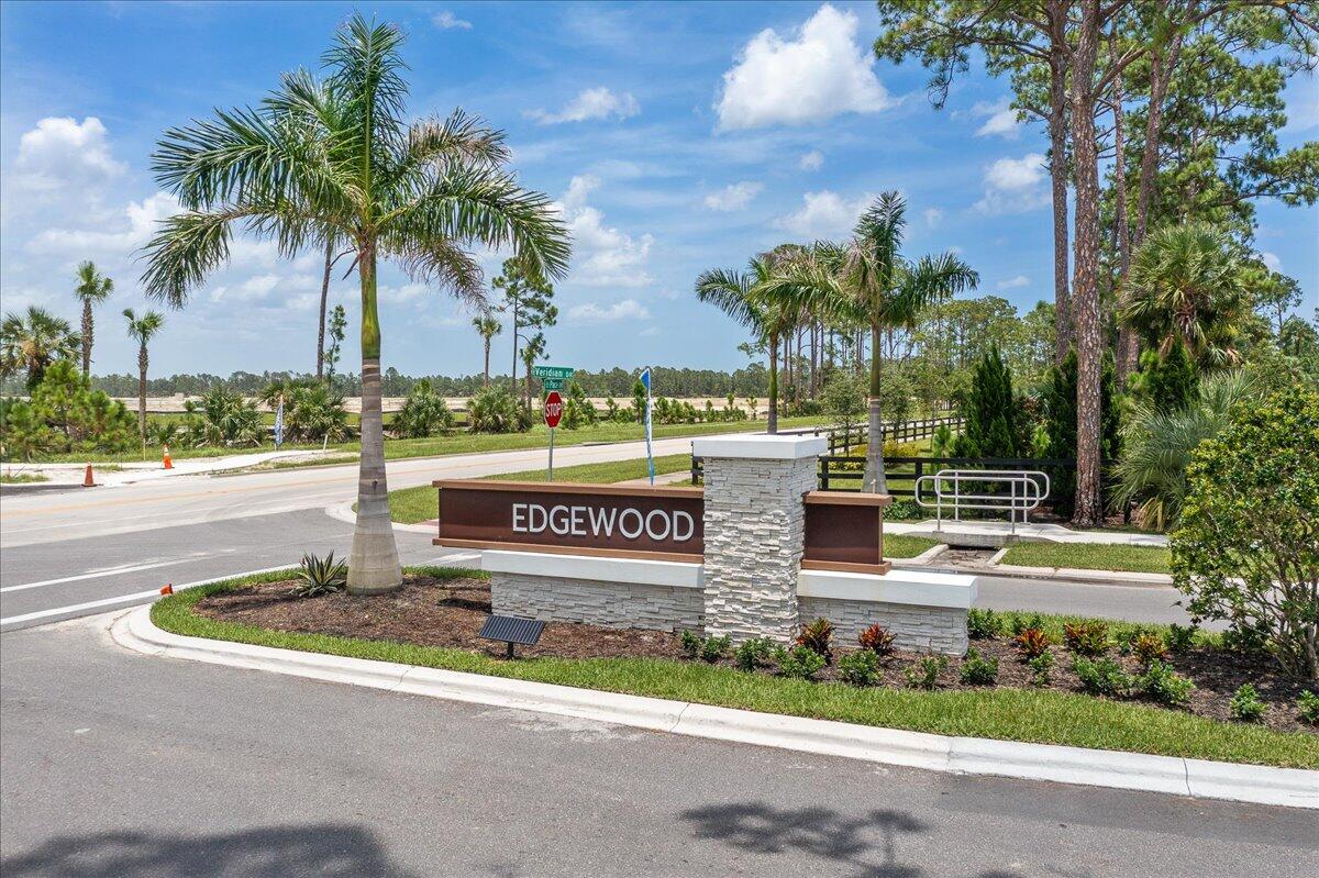 676 Veridian Circle NW