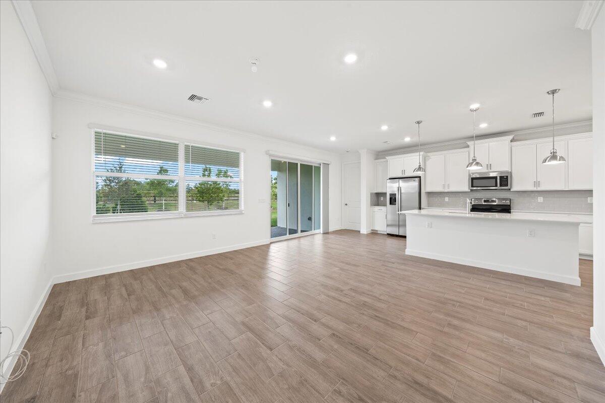 676 Veridian Circle NW