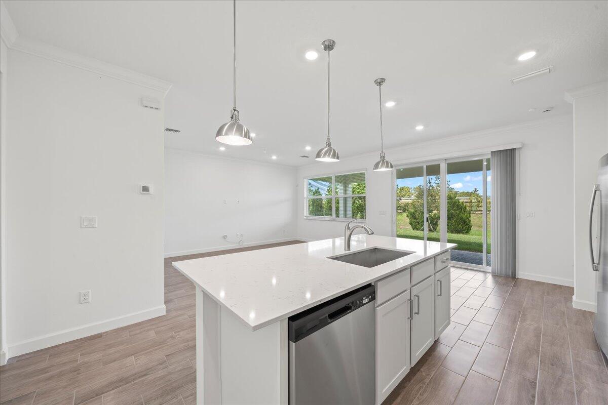676 Veridian Circle NW