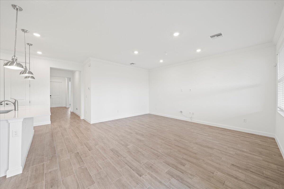 676 Veridian Circle NW