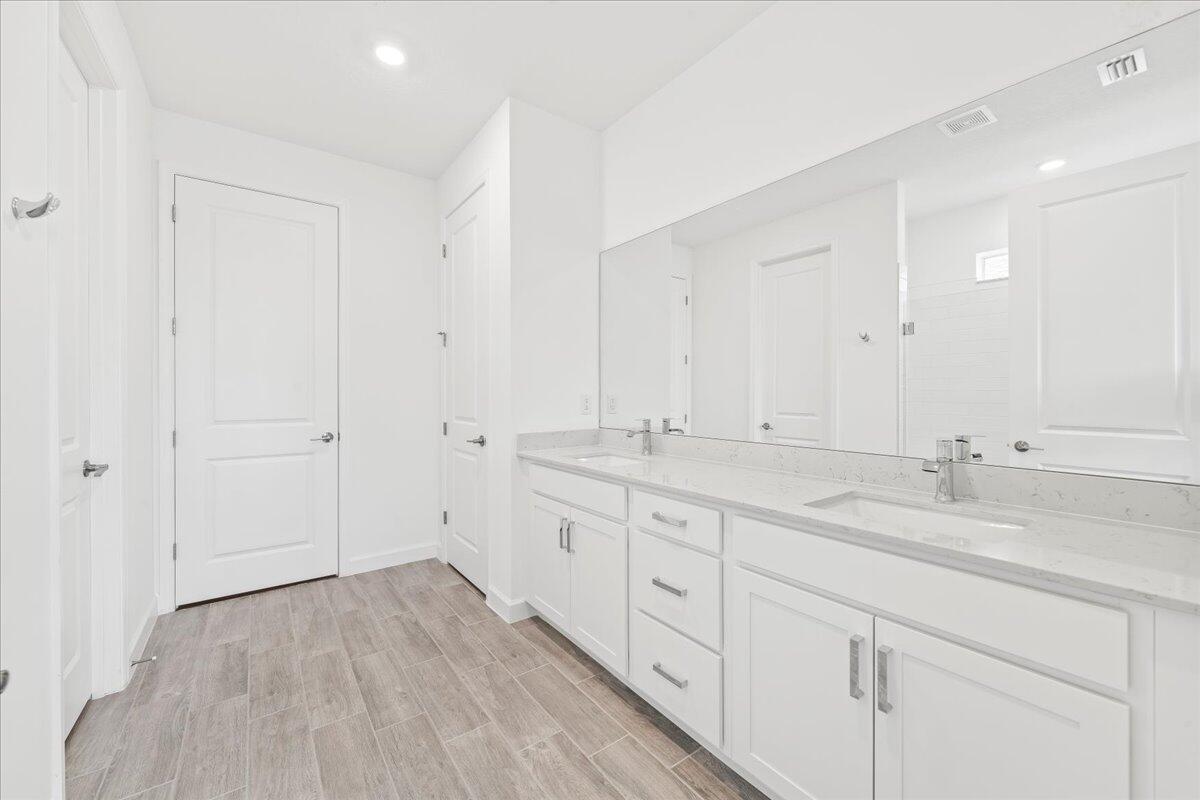 676 Veridian Circle NW