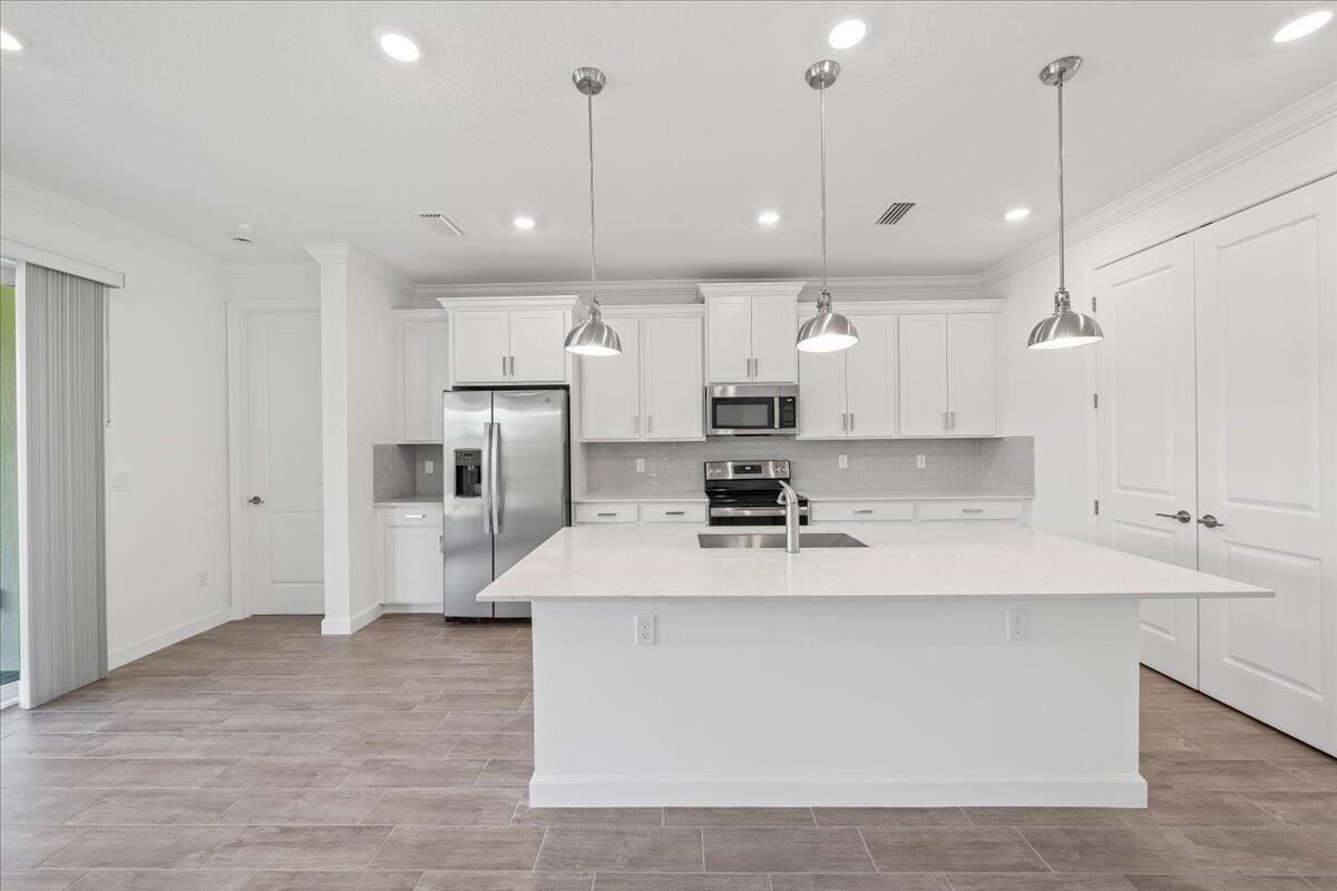 676 Veridian Circle NW