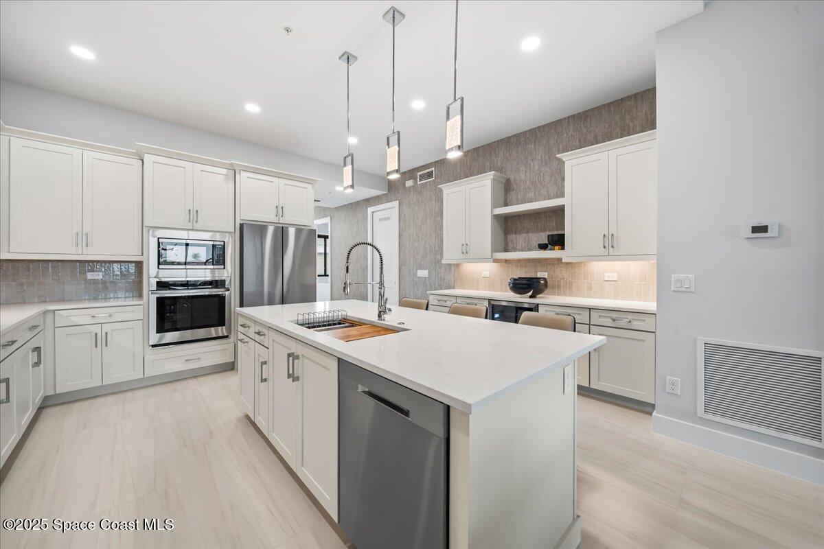 3031 Hafen Lane, 202