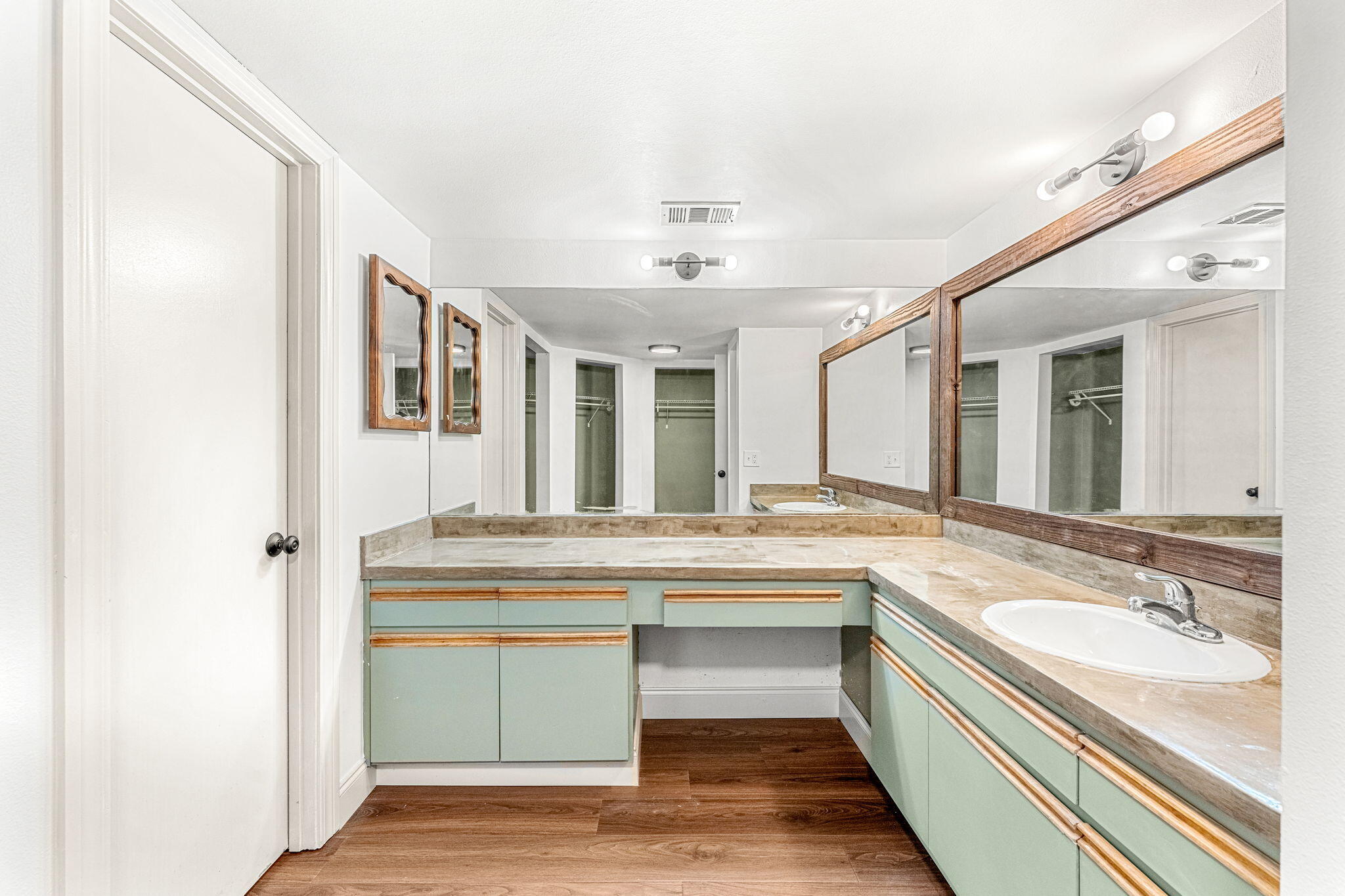 1480 Roosevelt Avenue, 104
