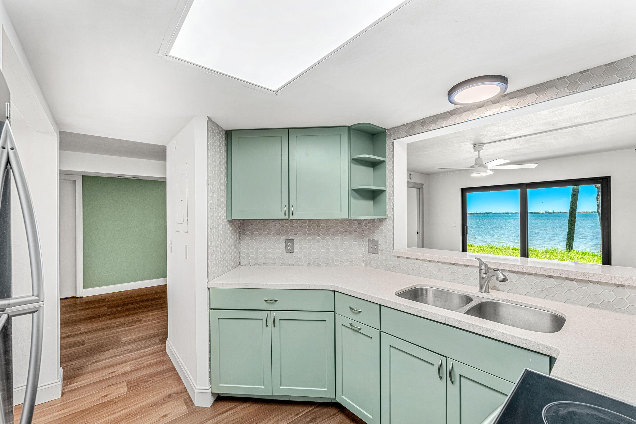 1480 Roosevelt Avenue, 104