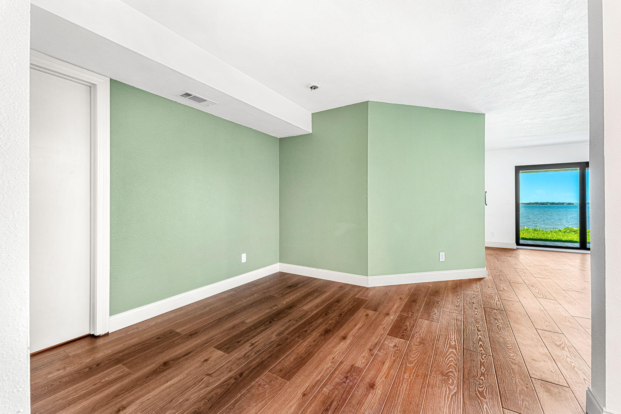 1480 Roosevelt Avenue, 104