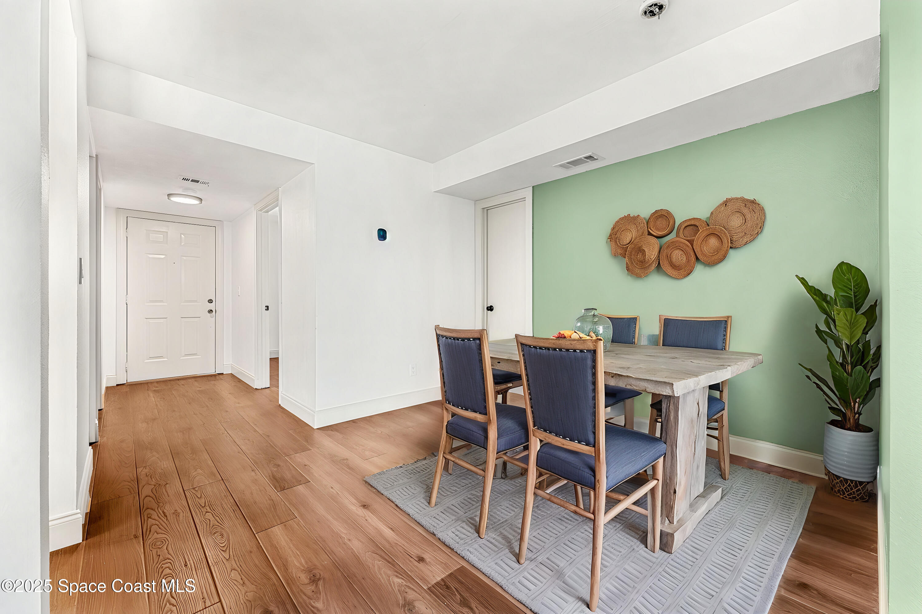 1480 Roosevelt Avenue, 104