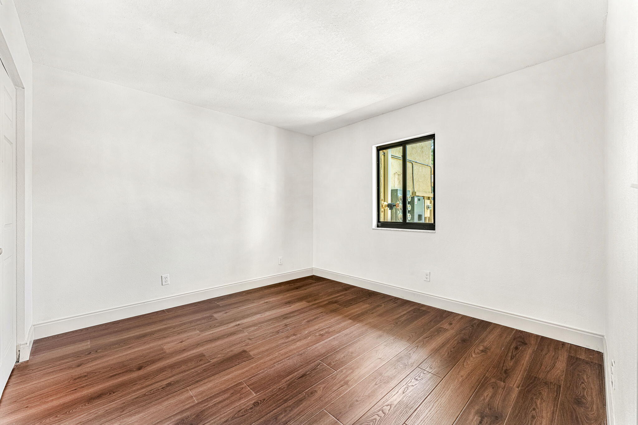 1480 Roosevelt Avenue, 104