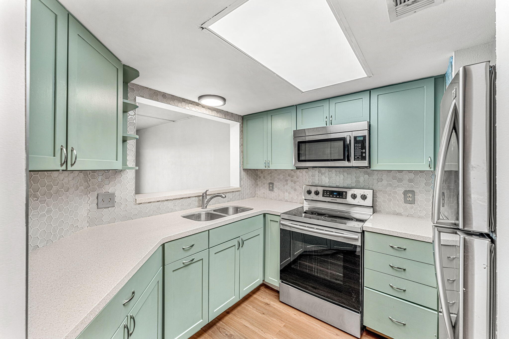 1480 Roosevelt Avenue, 104