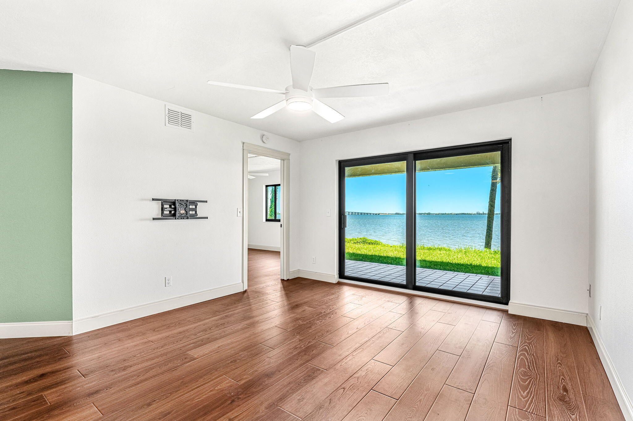 1480 Roosevelt Avenue, 104