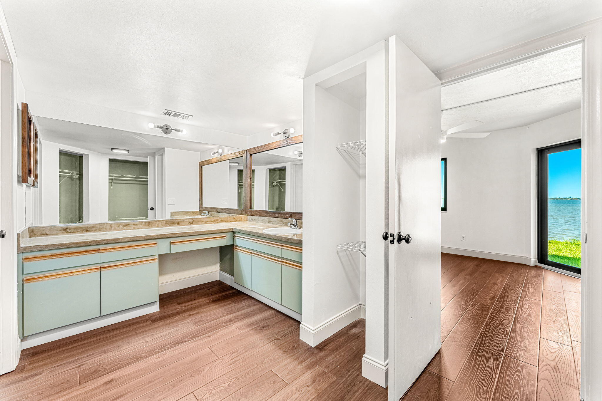 1480 Roosevelt Avenue, 104