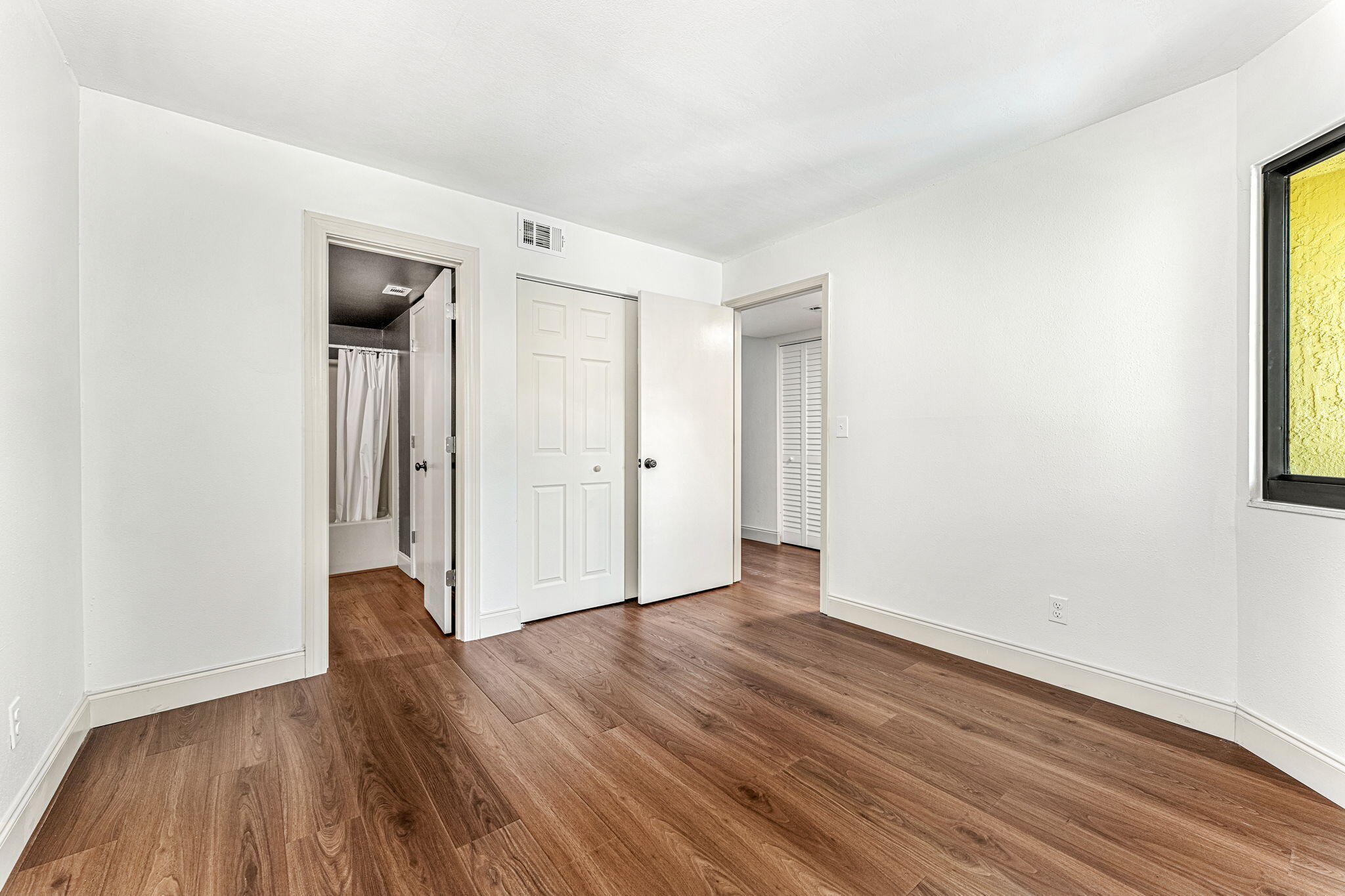 1480 Roosevelt Avenue, 104