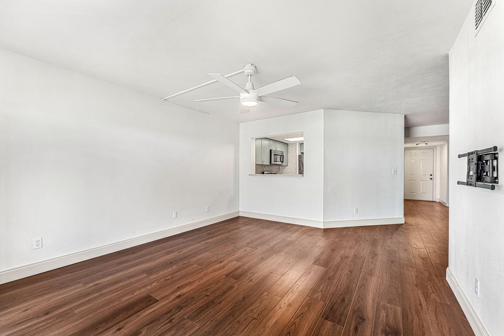 1480 Roosevelt Avenue, 104