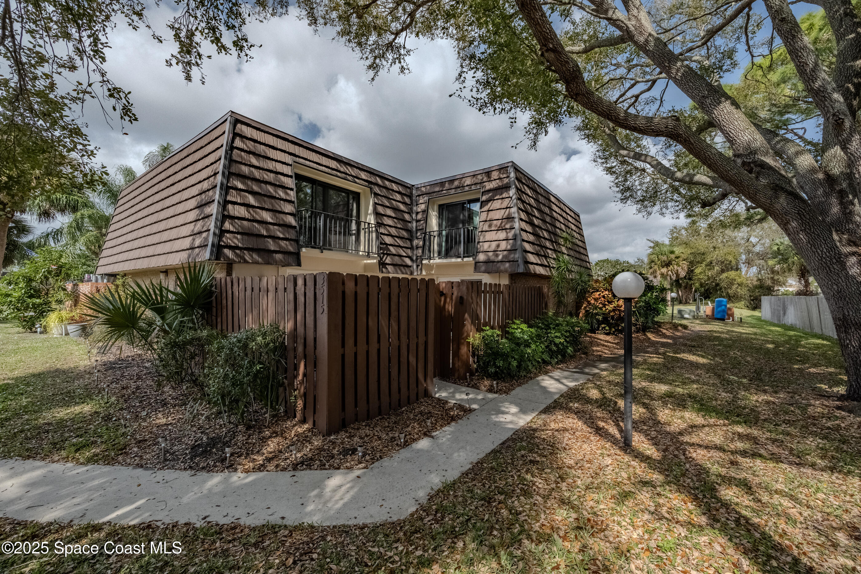 3515 Vista Oaks Circle NE