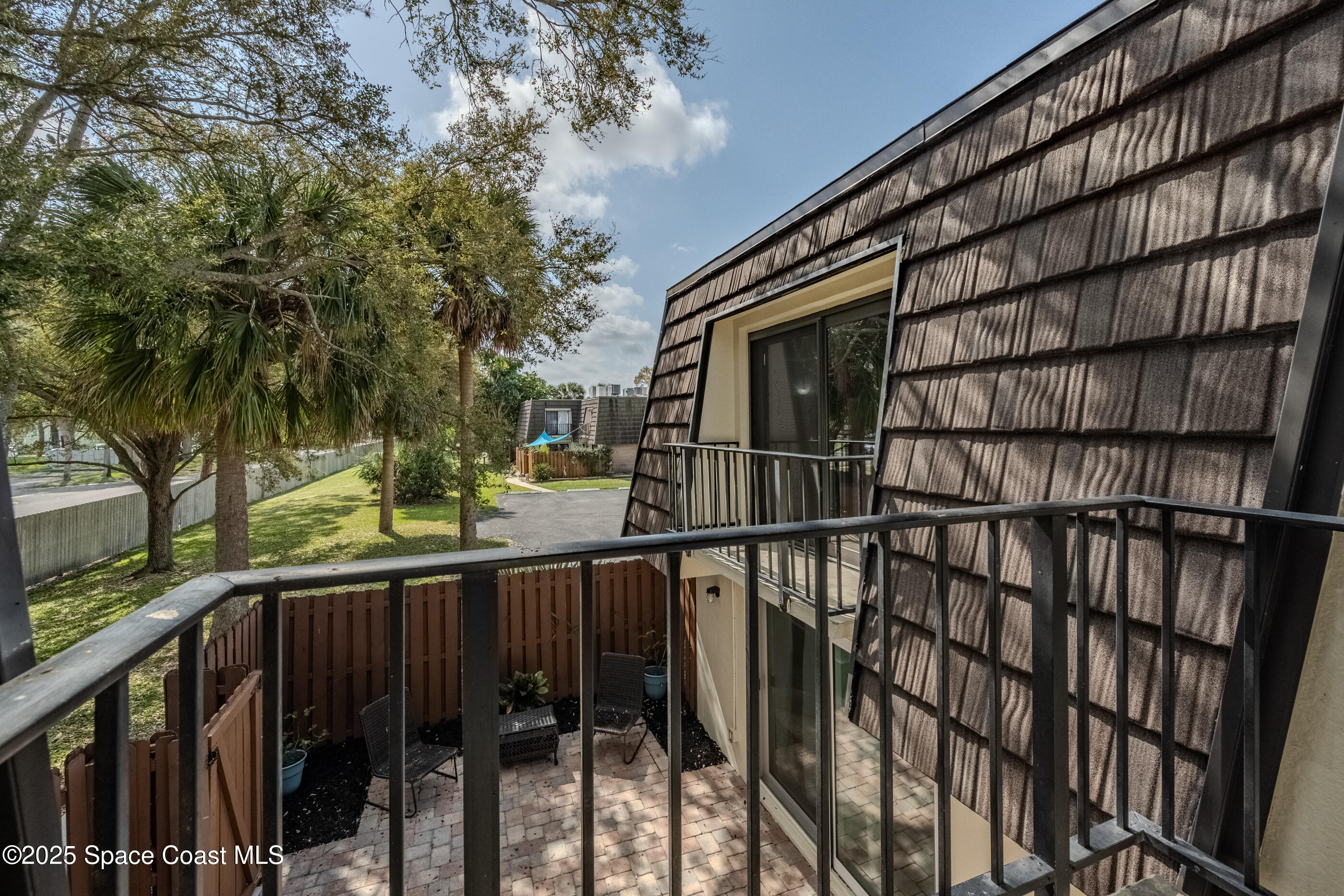 3515 Vista Oaks Circle NE