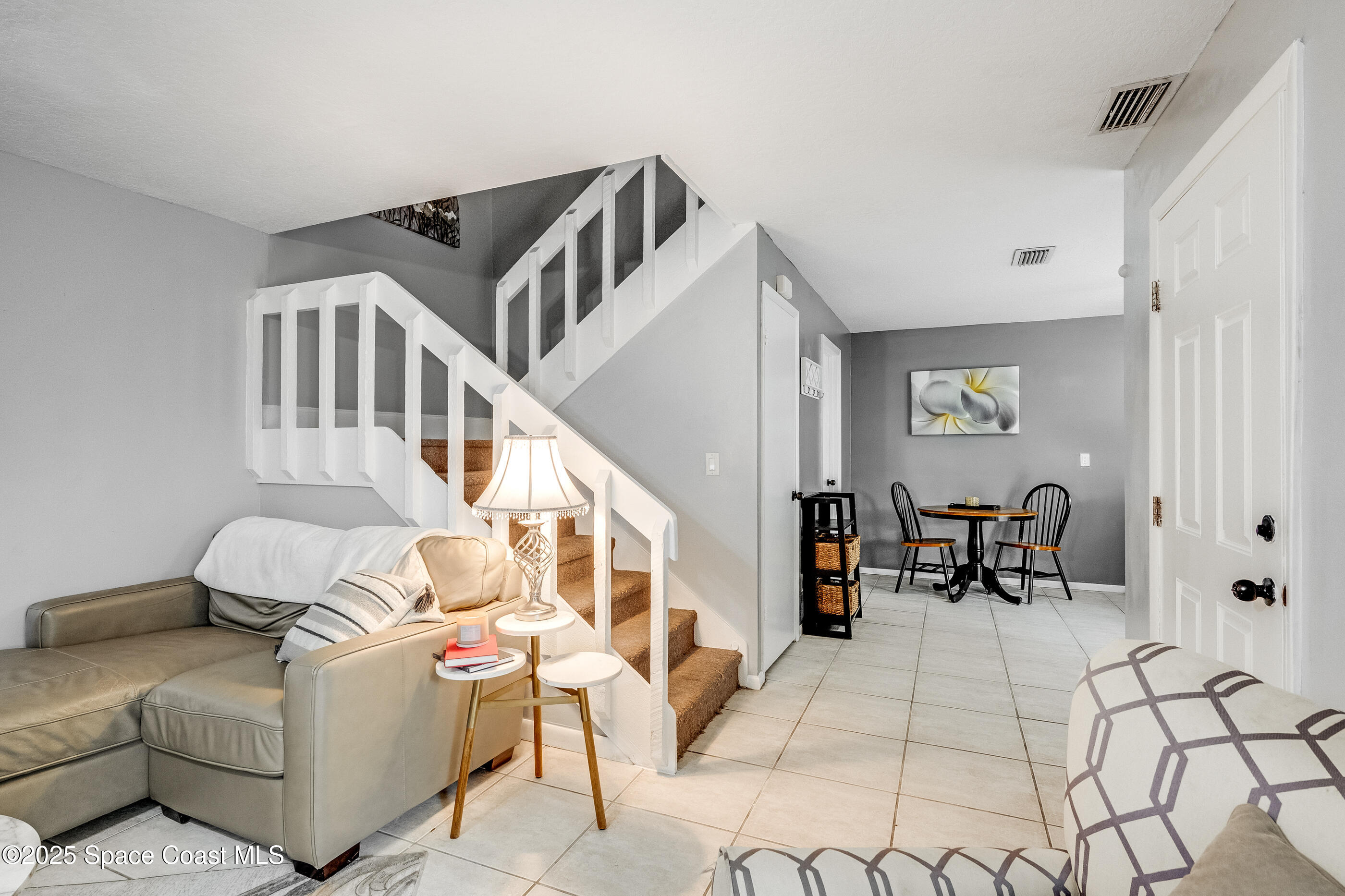 3515 Vista Oaks Circle NE