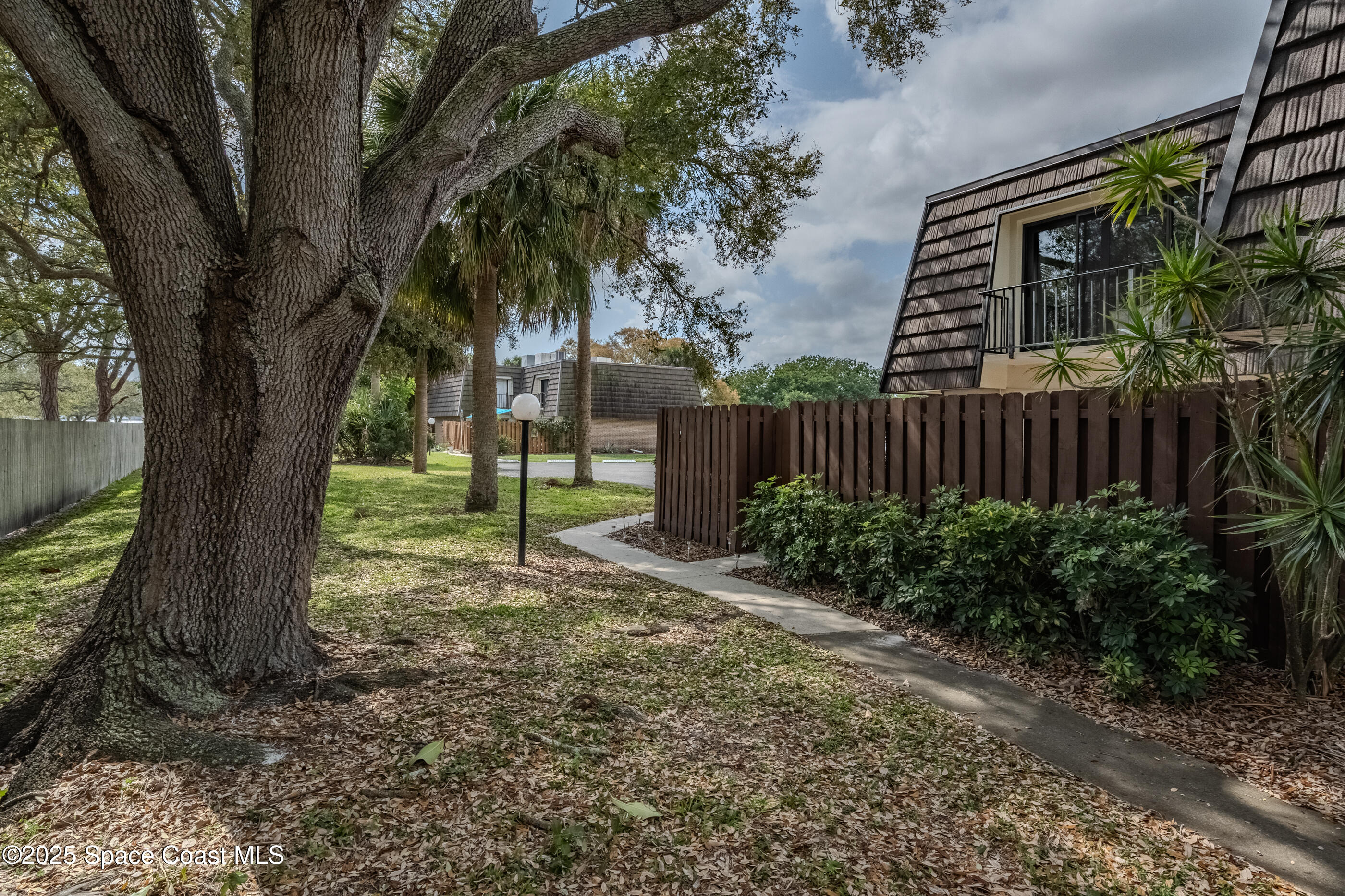 3515 Vista Oaks Circle NE