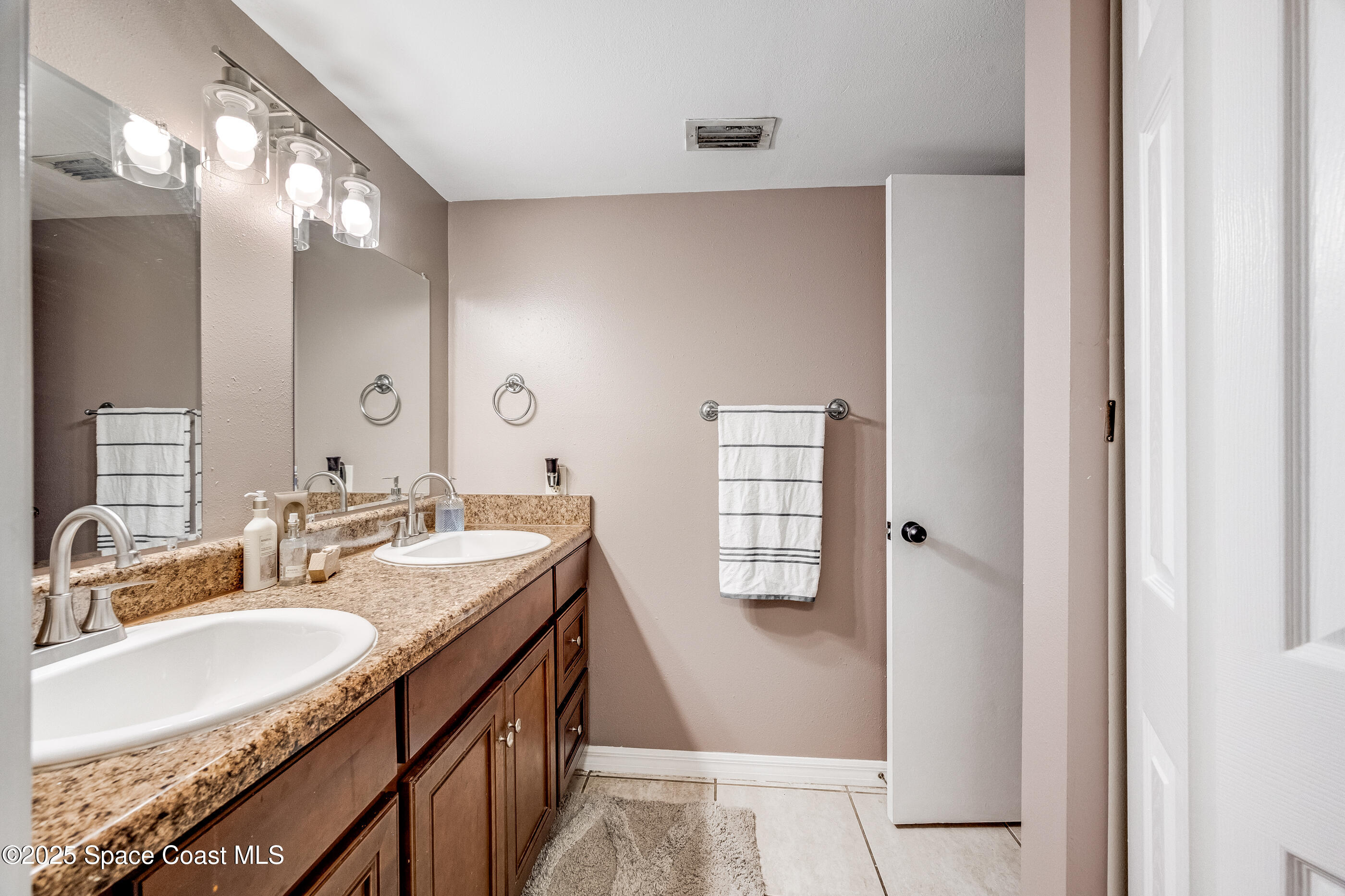 3515 Vista Oaks Circle NE