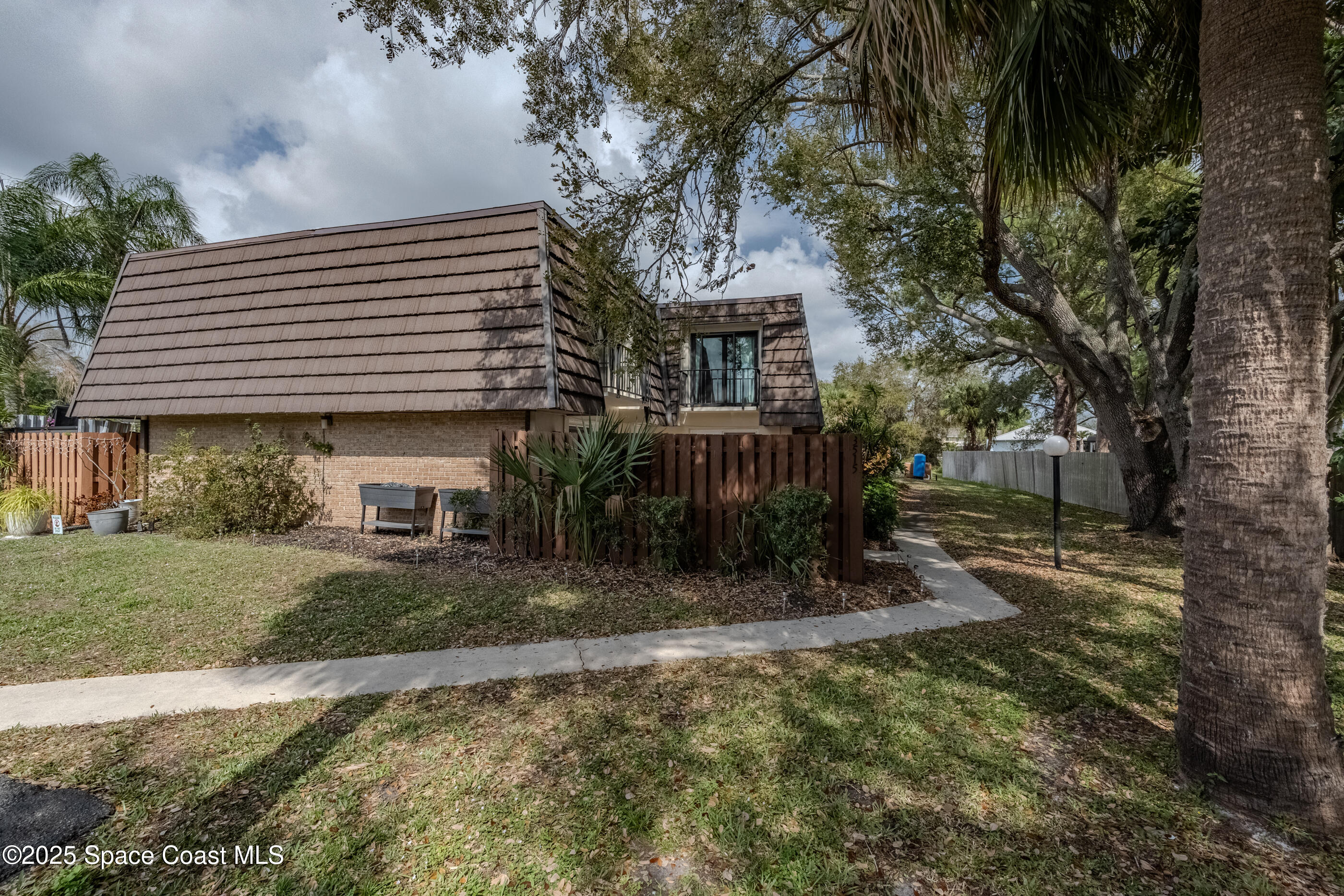 3515 Vista Oaks Circle NE