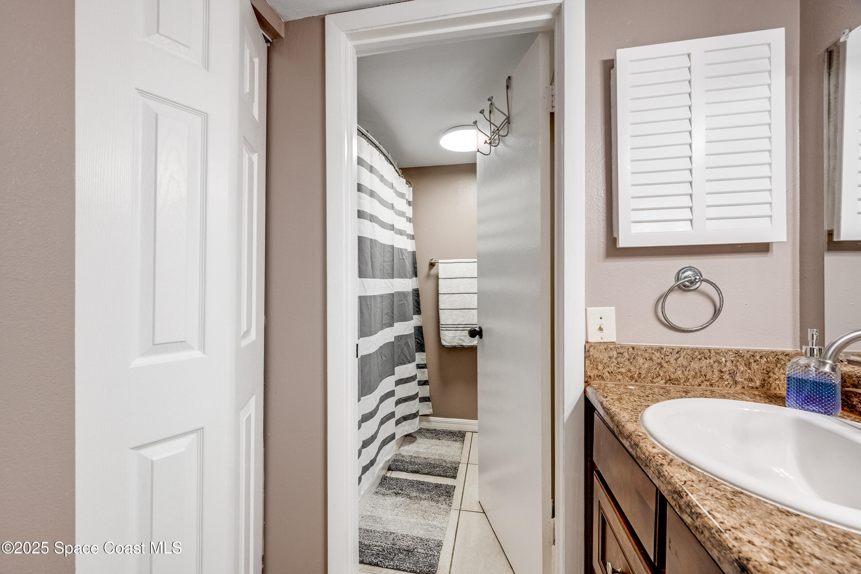 3515 Vista Oaks Circle NE