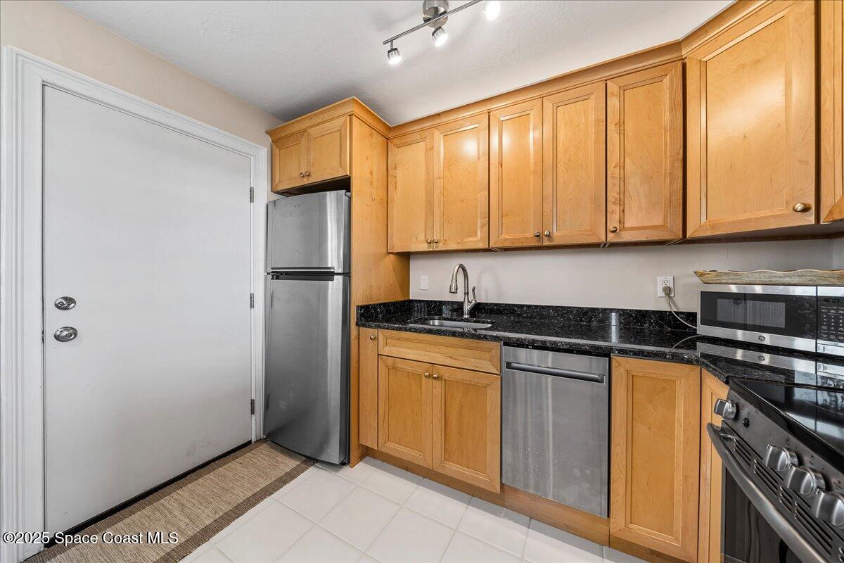 1195 Highway A1a, 211
