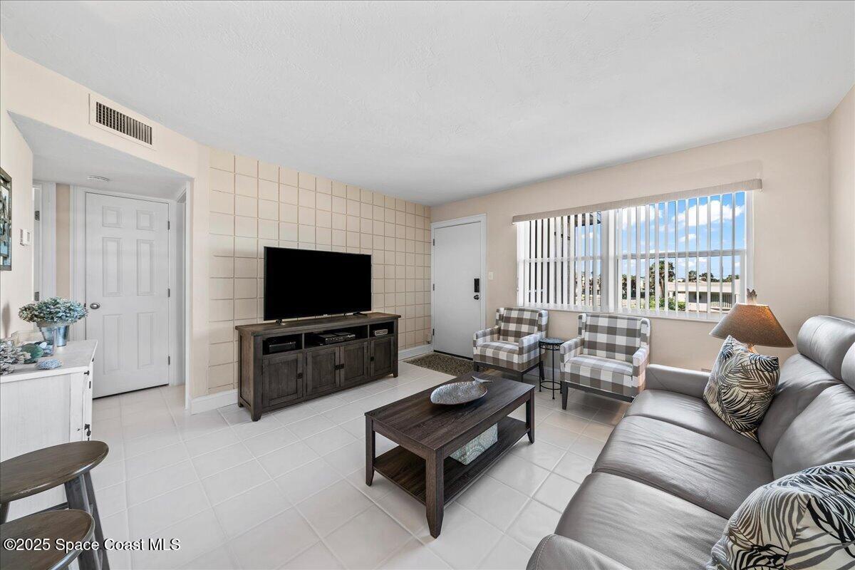 1195 Highway A1a, 211