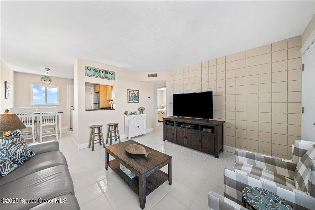 1195 Highway A1a, 211