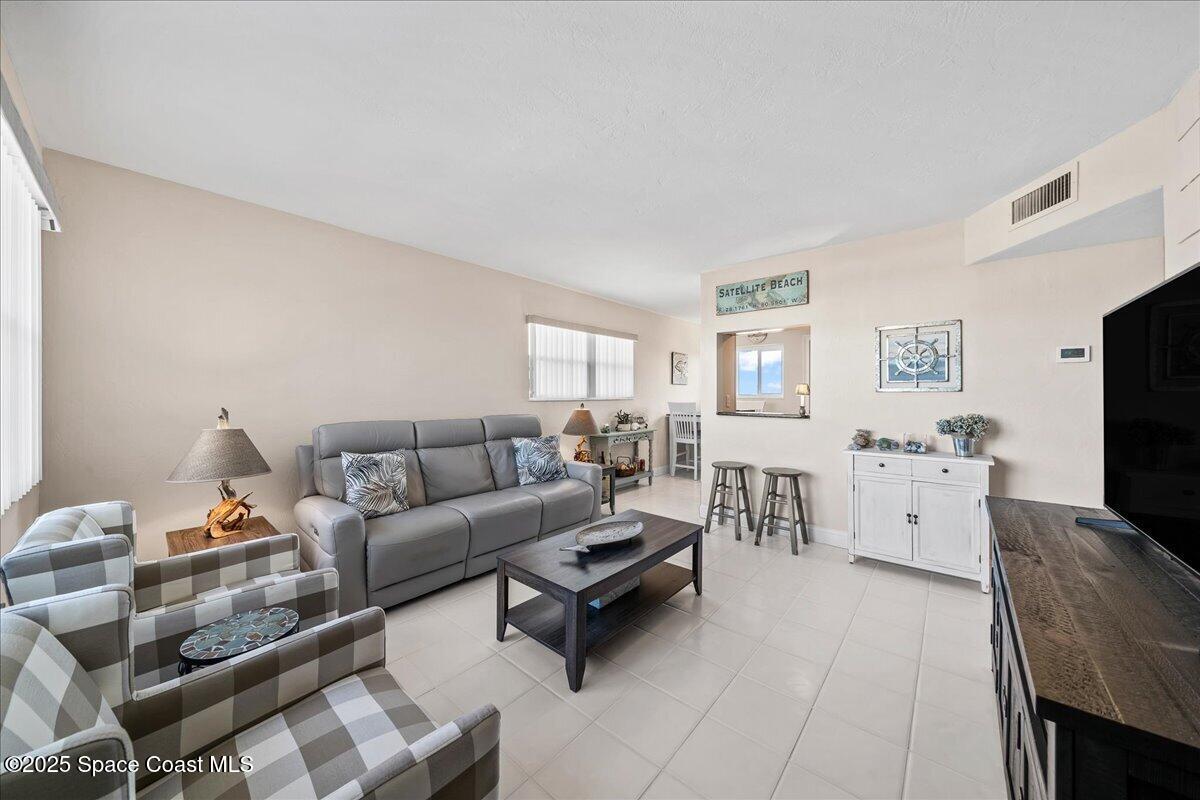 1195 Highway A1a, 211