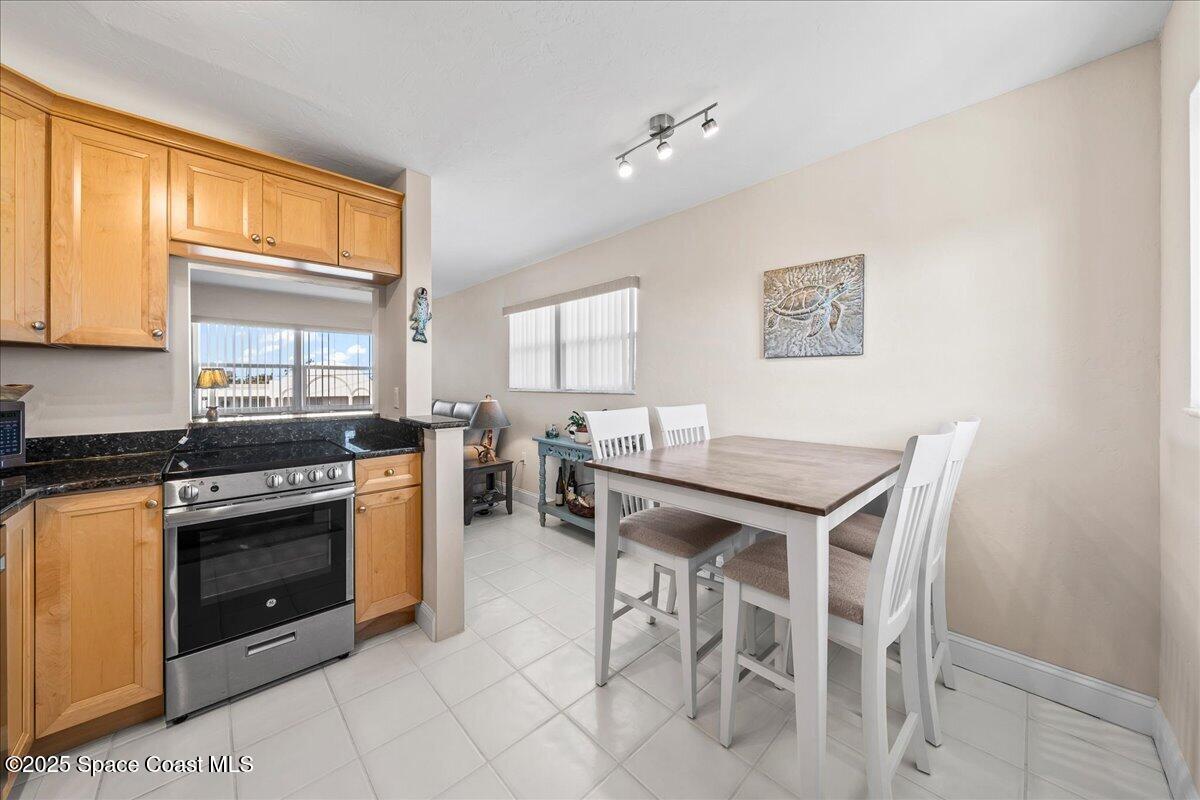 1195 Highway A1a, 211