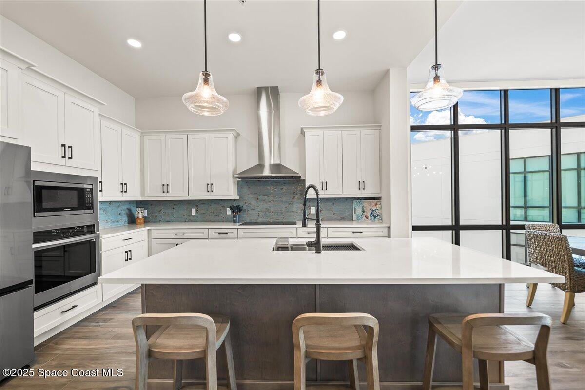 225 Strand Drive, 401