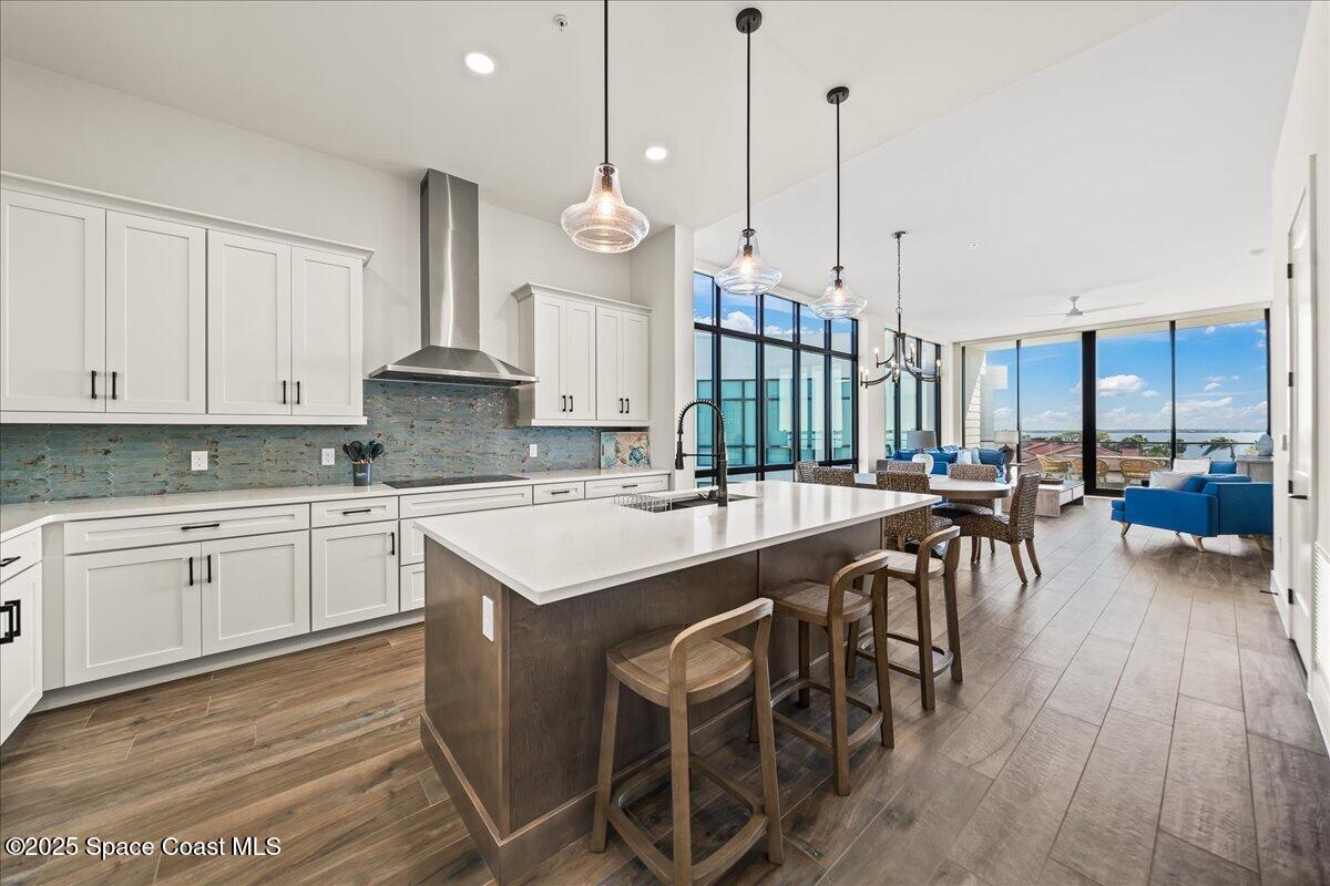 225 Strand Drive, 401