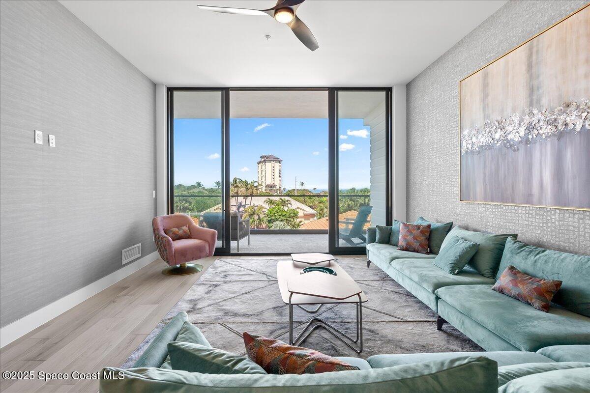 3031 Hafen Lane, 305