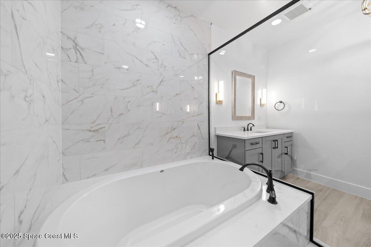 3031 Hafen Lane, 305