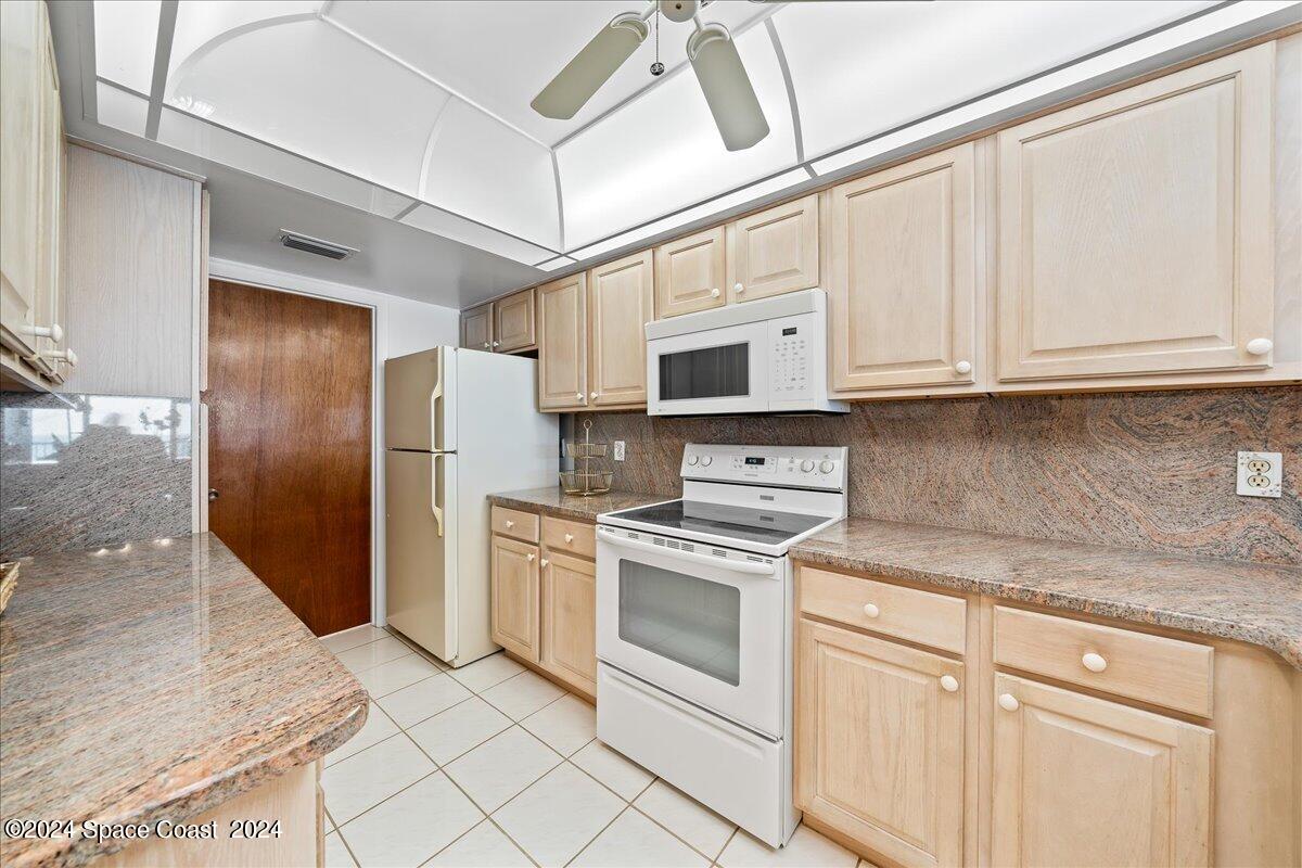 2725 N Hwy A1a, 403