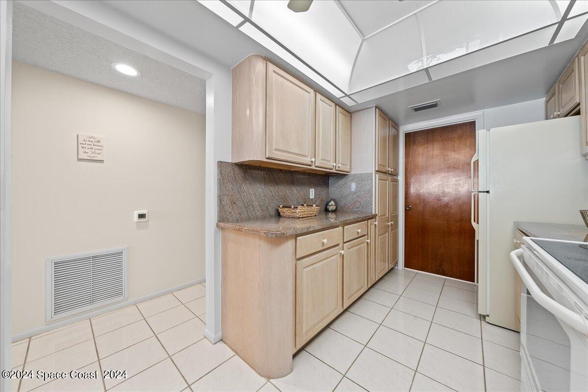2725 N Hwy A1a, 403