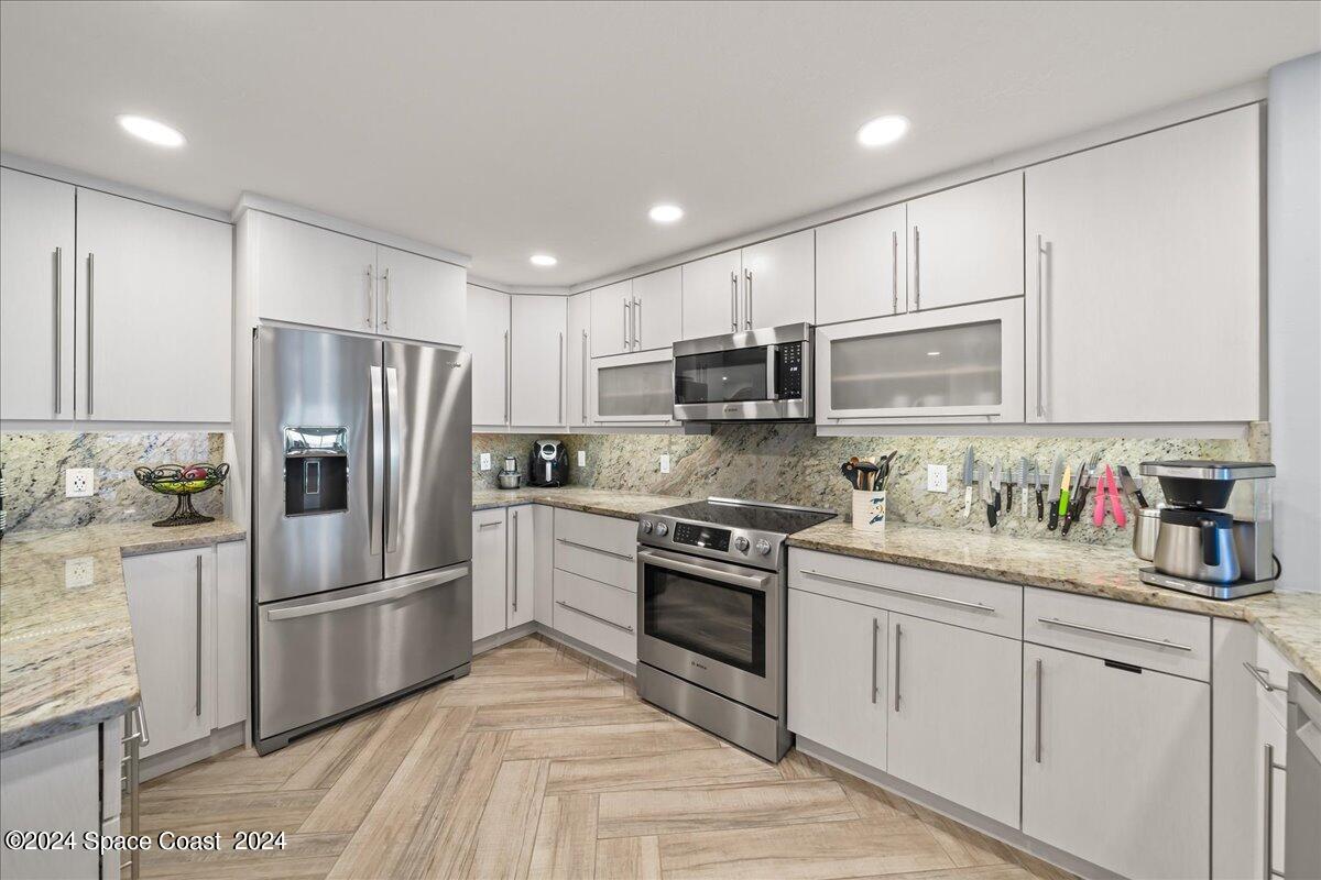 2725 N Highway A1a, 301