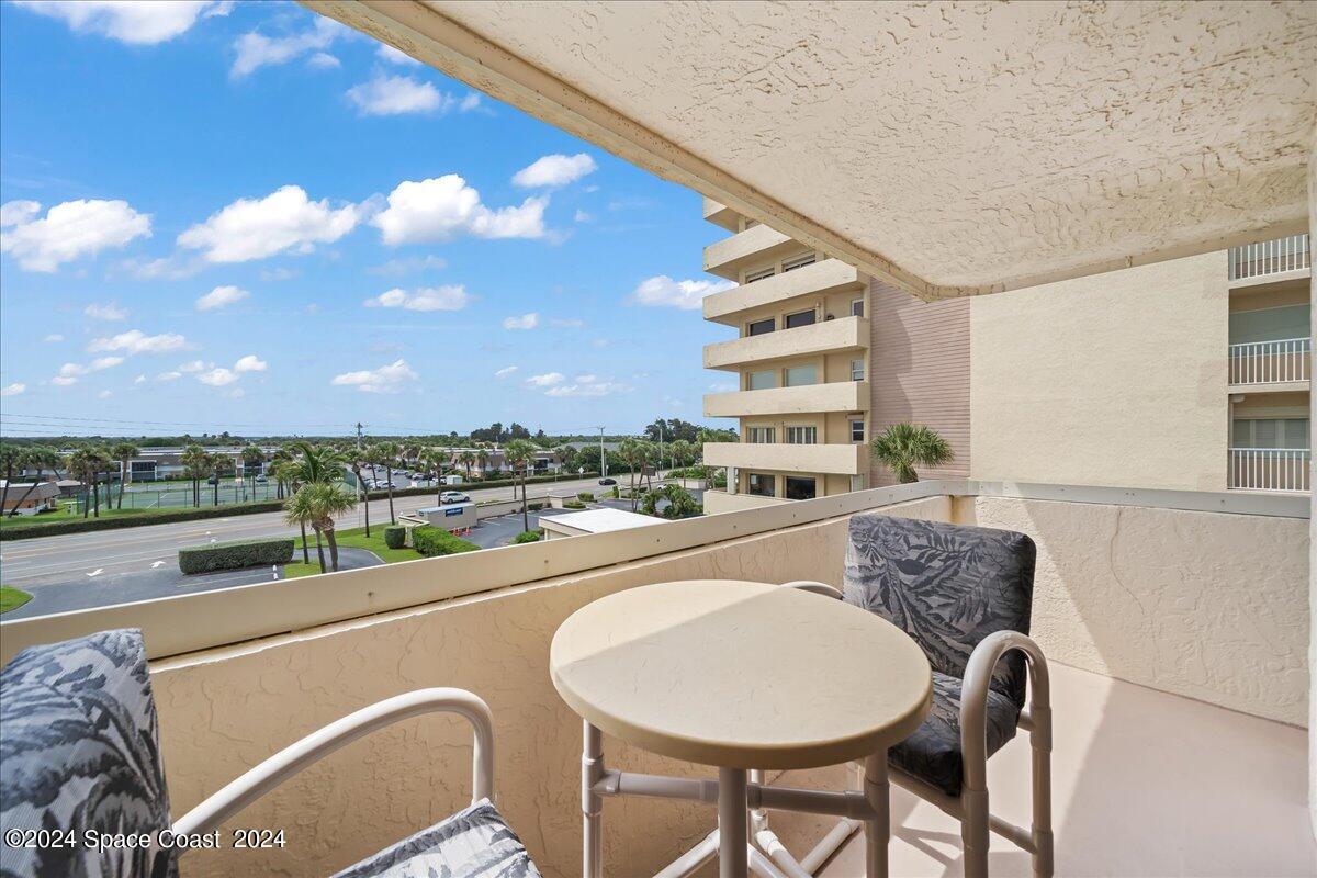 2725 N Highway A1a, 301