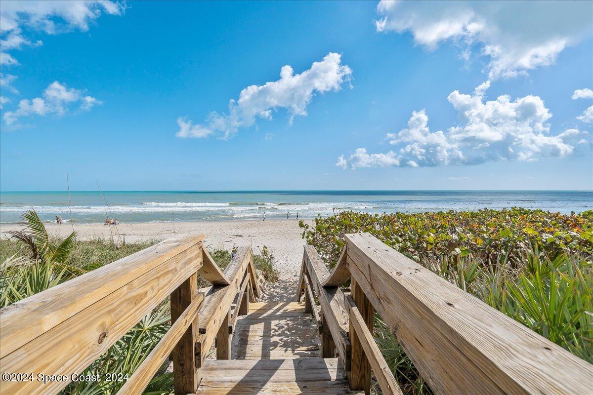 2725 N Highway A1a, 301