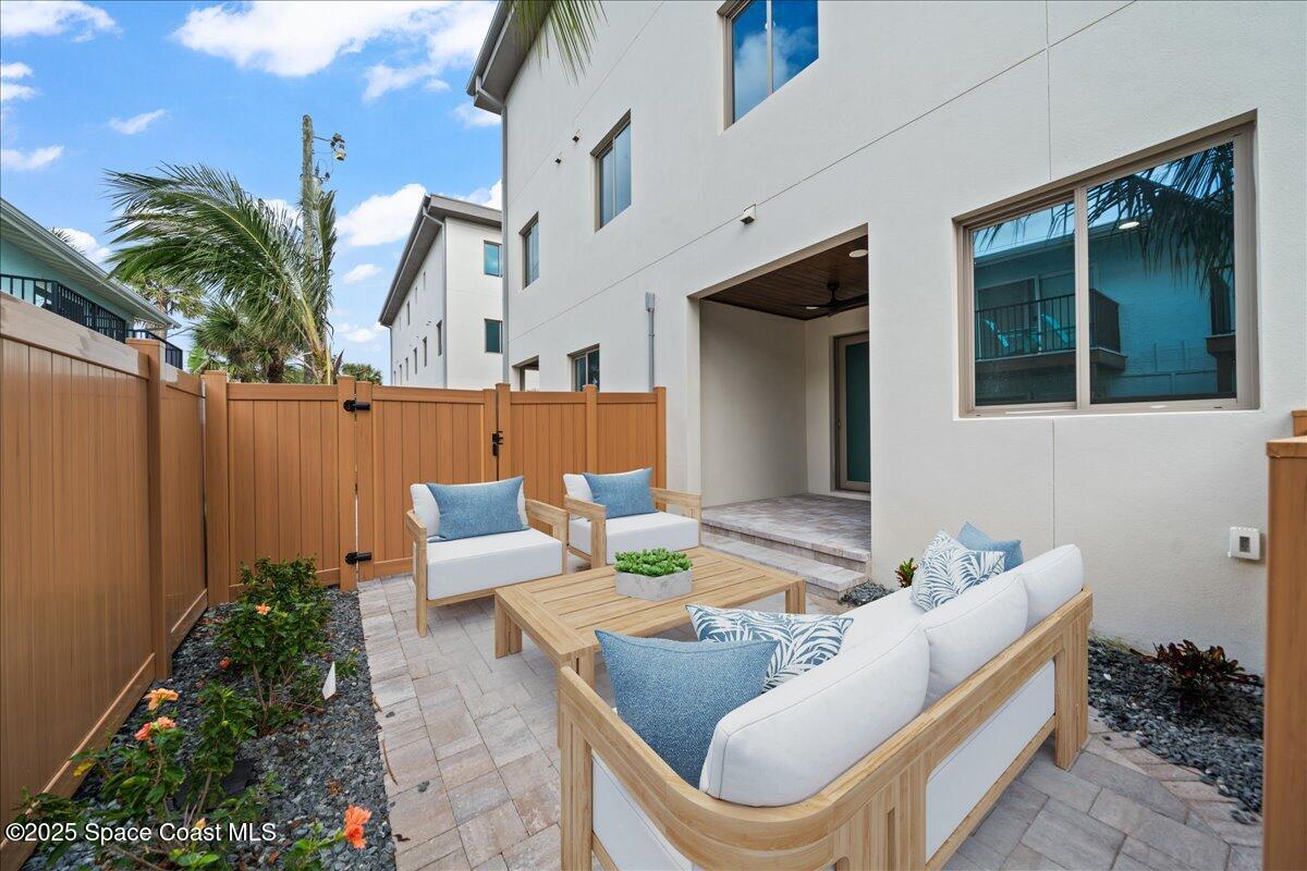 1010 Wave Crest Ave Avenue