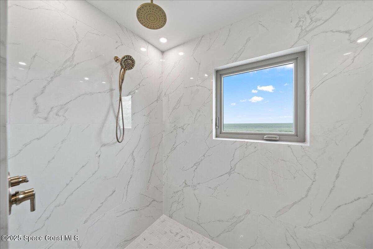 1010 Wave Crest Ave Avenue